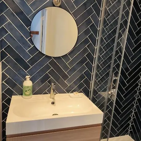 A 100 M De La Piquot 44 Granville