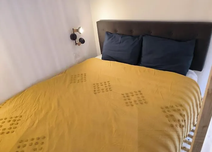 A 100 M De La Piquot 44 * Granville