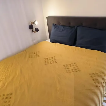 à 100 M De La Piquot 44 * Granville