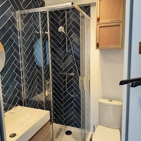 à 100 M De La Piquot 44 Appartement Granville