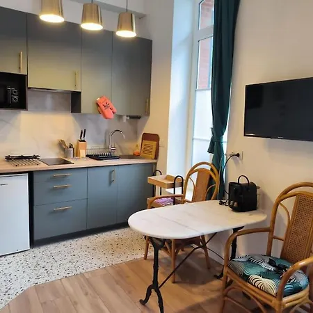 à 100 M De La Piquot 44 Appartement Granville