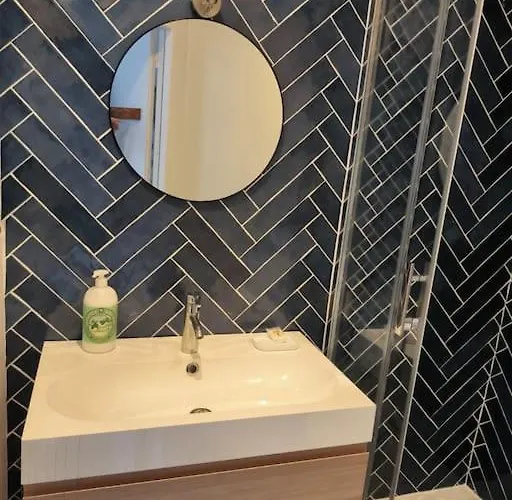 A 100 M De La Piquot 44 Granville